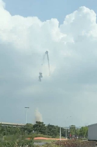 一火箭发动机试车时坠落起火 当地回应：目前无人员伤亡