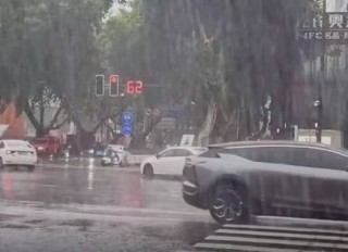 广东的天气有多离谱 网友：广东的雨是包季的吗？