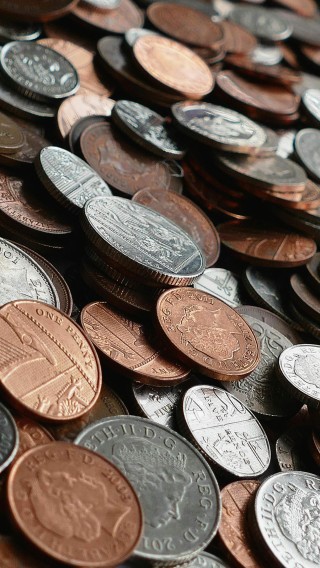 如何理解黄金市场的价值波动？这种波动对投资者有何影响？