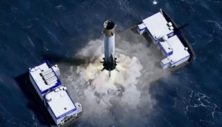 世界前两大富豪激战太空！贝索斯的可复用重型火箭再度推迟首飞