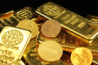 如何在市场波动中优化黄金投资的组合？这些优化策略有哪些风险？