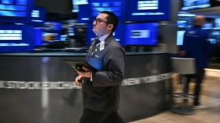 午盘：美股走高科技股领涨 纳指上涨近300点