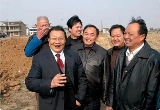 人均600万到欠400亿，毁掉“天下第一村”的不是时代，是人性的恶-第3张图片