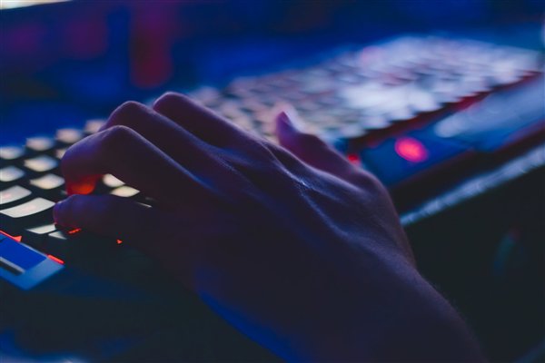 《英雄联盟》T1击败GEN打进S14决赛：与全华班BLG争冠军-第1张图片