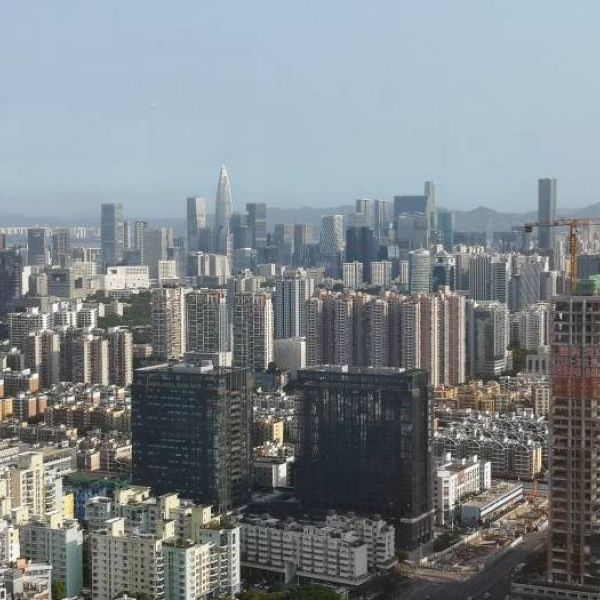广深楼市火出“钻十”！深圳成交量暴增回归2021年，广州单月近十万人看房-第1张图片