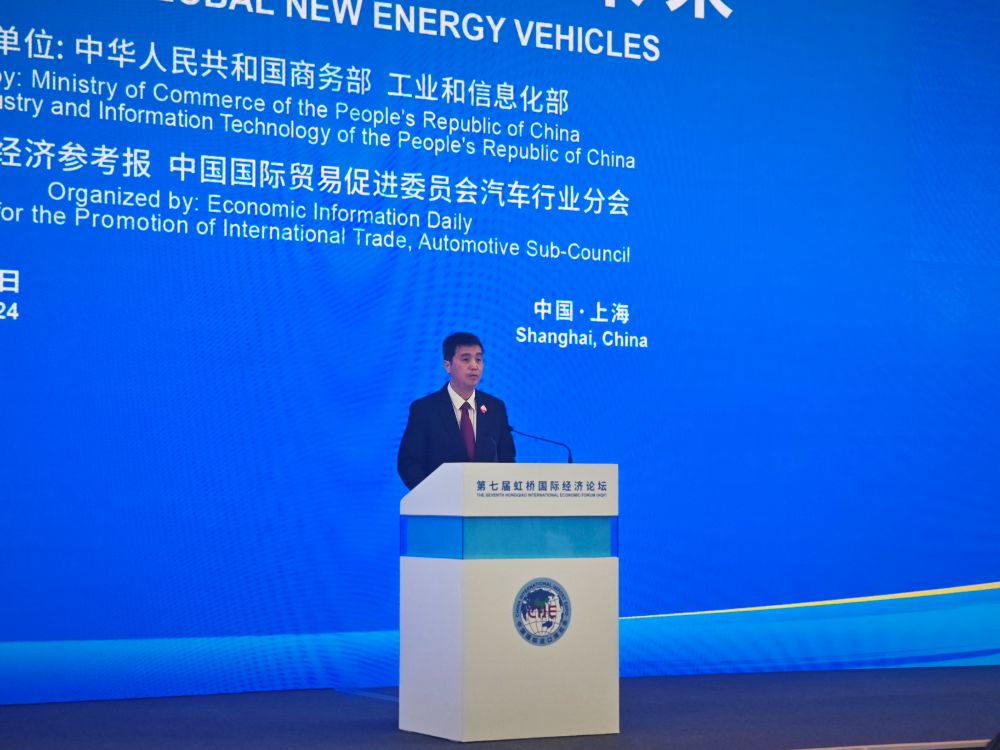 工信部副部长熊继军：正在研究加快推动商用车电动化政策举措，鼓励优质企业兼并重组-第1张图片