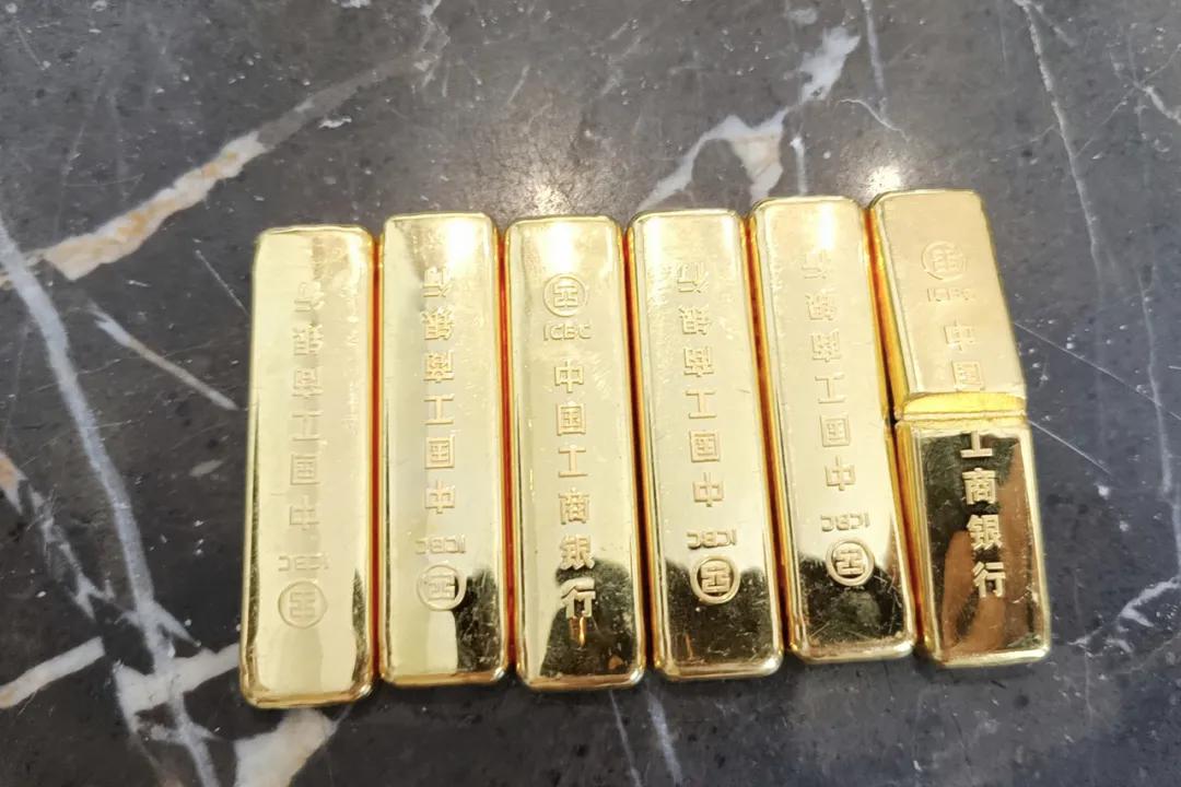 “金价跳水”上热搜！品牌金饰跌破800元关口，有投资者提前出手，变现38万元！-第5张图片
