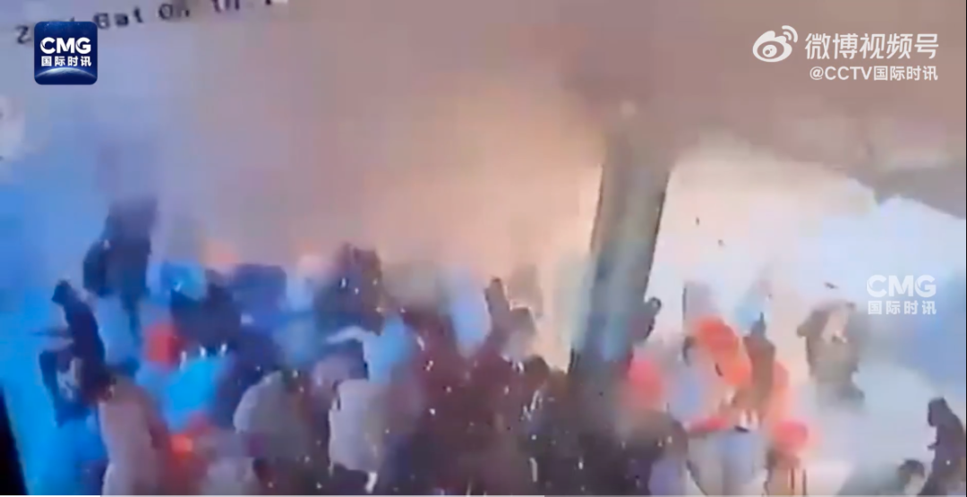 突发！巴基斯坦一火车站发生爆炸，22人已死亡！“当时站台聚集了大量旅客”，监控记录爆炸瞬间-第3张图片