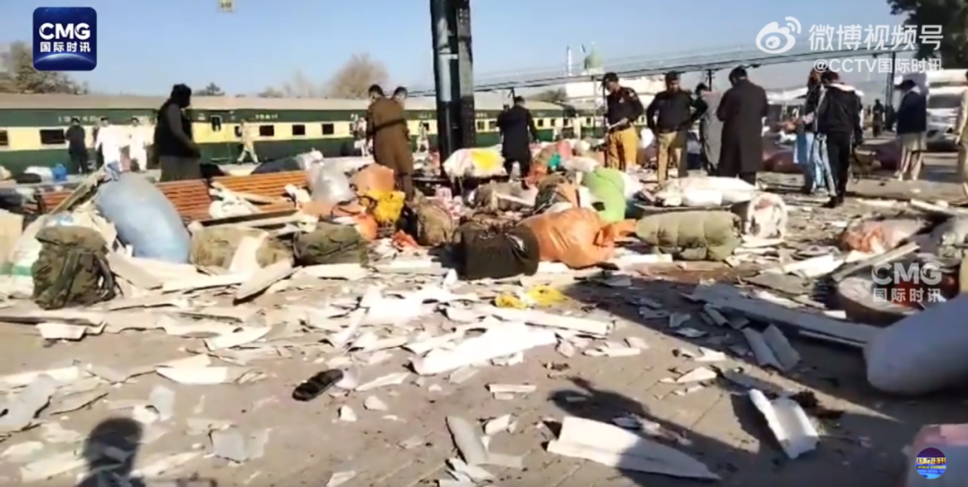 突发！巴基斯坦一火车站发生爆炸，22人已死亡！“当时站台聚集了大量旅客”，监控记录爆炸瞬间-第6张图片
