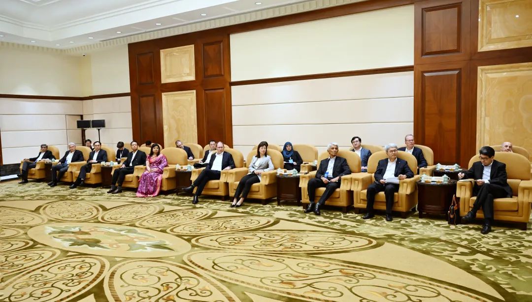 陈吉宁会见中国进出口银行董事长吴富林及各国官方出口信用机构代表-第2张图片