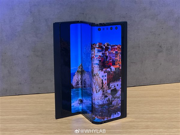 华星首款自研三折叠屏样机现身：7.85英寸大屏加持-第1张图片