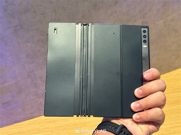 华星首款自研三折叠屏样机现身：7.85英寸大屏加持-第3张图片