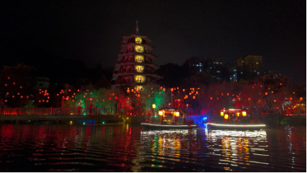水上苗乡数字夜游，光峰科技以崖壁为幕打造光影世界-第4张图片