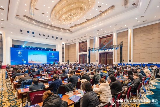 青岛上市公司董事长亮相中国上市公司产业升级高峰会：积极建言新质生产力培育发展-第1张图片