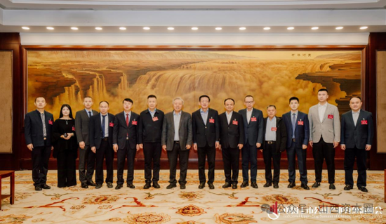 青岛上市公司董事长亮相中国上市公司产业升级高峰会：积极建言新质生产力培育发展-第2张图片
