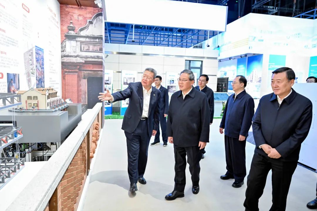 【时政要闻】李强在参观调研中国建筑科技展时强调 着力推进好房子建设 更好满足人民群众高品质居住需求-第2张图片