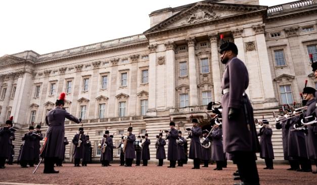 白金汉宫将“关门歇业”3年 耗费3.69亿英镑进行翻修-第1张图片