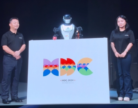 华为被曝与乐聚合作明年量产人形机器人 乐聚：没发布过相关消息-第1张图片