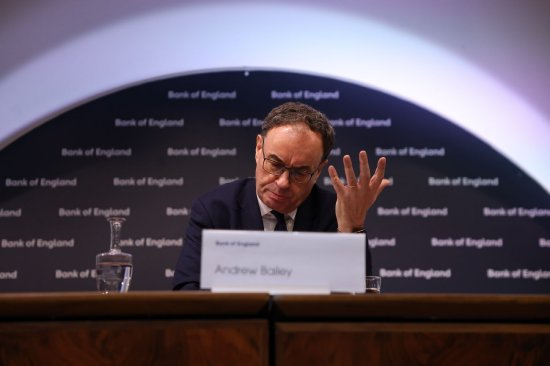 英国央行行长贝利暗示明年降息四次 称通胀下降快于预期-第1张图片