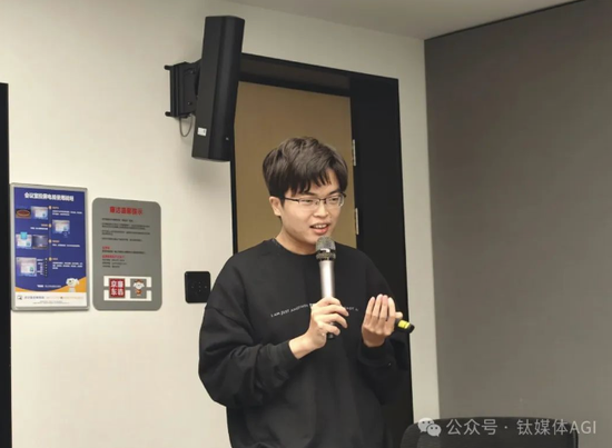 月之暗面杨植麟下场力撑，朱啸虎欲放张予彤“一马”！-第27张图片