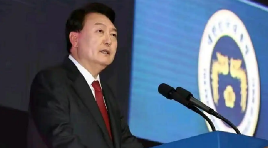 尹锡悦首次就戒严令向韩国民众致歉 朝野两党回应：赶紧下台-第1张图片