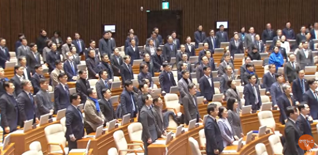 反转再反转 韩国总统尹锡悦暂时熬过弹劾案 仍然前途未卜-第1张图片