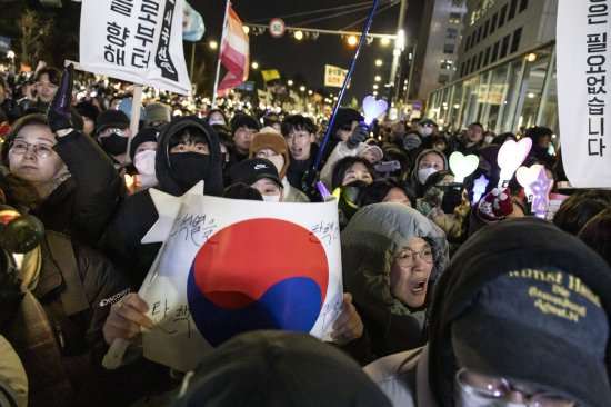 韩国一些工会威胁罢工 以迫使尹锡悦下台-第1张图片
