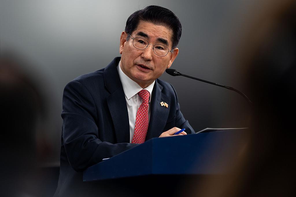 韩国检察厅以涉嫌“内乱、滥用职权”对前防长金龙显发出拘捕令-第1张图片