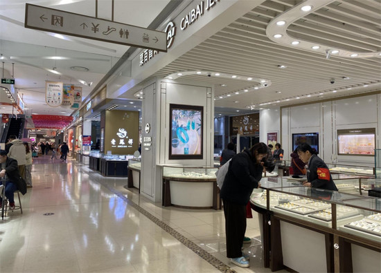 实探！跌破800元，他们出手了！-第1张图片