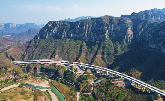 绿地大基建成员企业河南公路工程局承建的5条高速建成通车，年内通车里程占河南全省40%-第2张图片