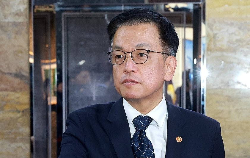 韩媒：韩国代总统因市民团体举报被警方立案调查-第1张图片