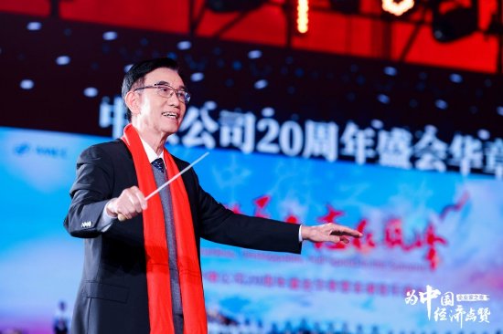 圆了指挥梦！尹志尧指挥母校北京四中合唱团演唱《中微之歌》-第1张图片