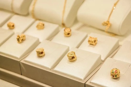 金价突破860元/克，低克数金饰受欢迎-第1张图片
