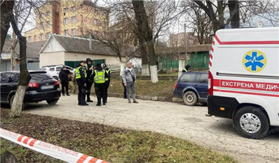 乌赫梅利尼茨基州一征兵中心大楼附近发生爆炸 致1死4伤-第1张图片