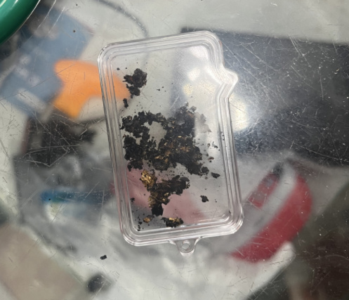 真金怕火炼？“香港金包银珠宝店”卖的手镯烧后变黑了……-第6张图片