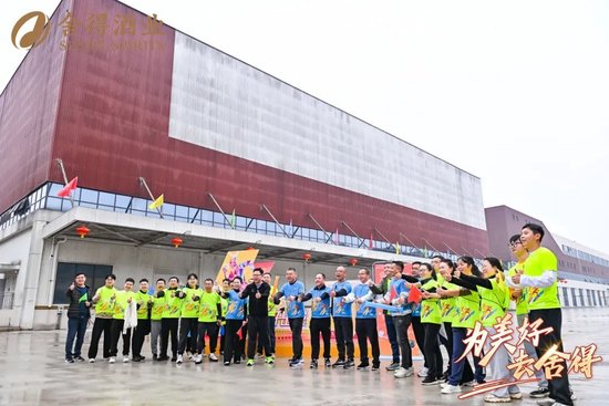 舍得酒业召开2025年工作会议，蒲吉洲：要让全员听到炮火，让打胜仗成为一种习惯-第35张图片
