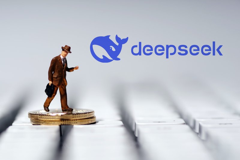 DeepSeek风暴卷进公募机构 会改写行业格局吗？近20家基金公司已完成或即将完成DeepSeek开源模型私有化部署-第1张图片