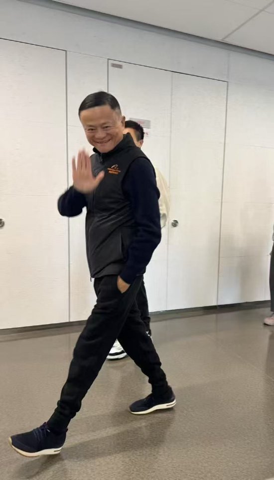 马云现身阿里巴巴杭州园区 云中马却涨停了？股民：匪夷所思-第1张图片