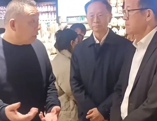 于东来俞敏洪张文中三大佬齐聚，有新动作？回应！网友喊话“胖东来产品上架东方甄选”-第1张图片