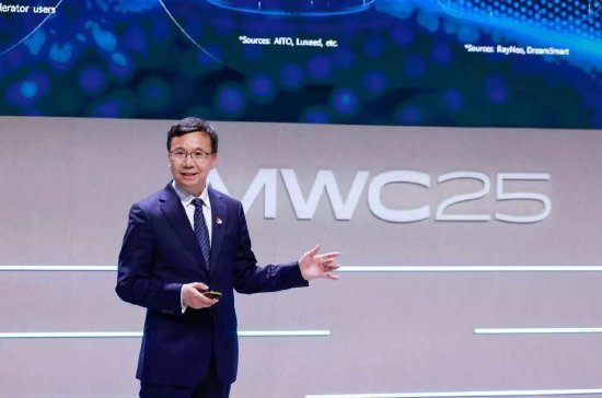 MWC前线｜华为杨超斌：以AI为中心网络解决方案，助力运营商抓住智能时代新机遇-第1张图片