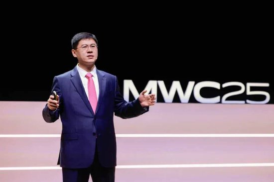 MWC前线｜华为李鹏：5G-A与AI相伴相生，将给运营商DOU与ARPU带来双位数增长-第1张图片